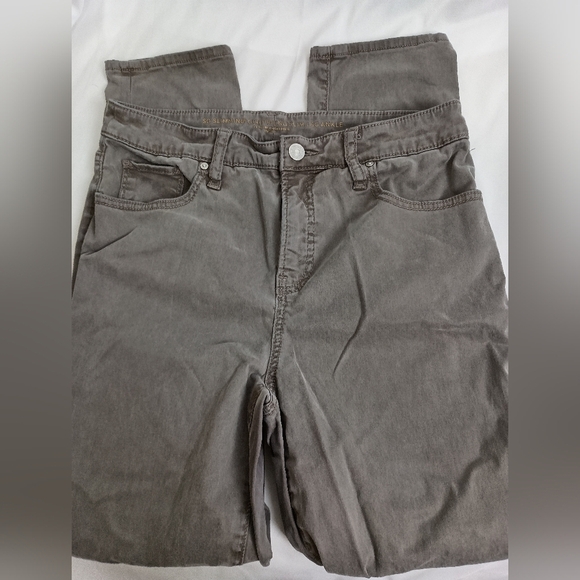 CHICOS So Slimming Gray High-Waisted Jeans (#1,413) - Picture 1 of 6